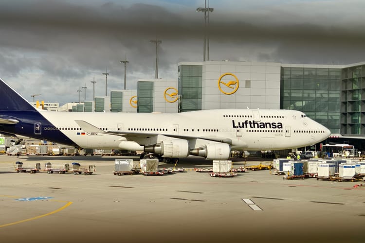 Samolot na lotnisku we Frankfurcie