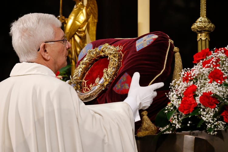 Notre-dame,De,Paris,Cathedral.,The,Holy,Crown,Of,Thorns,Worn