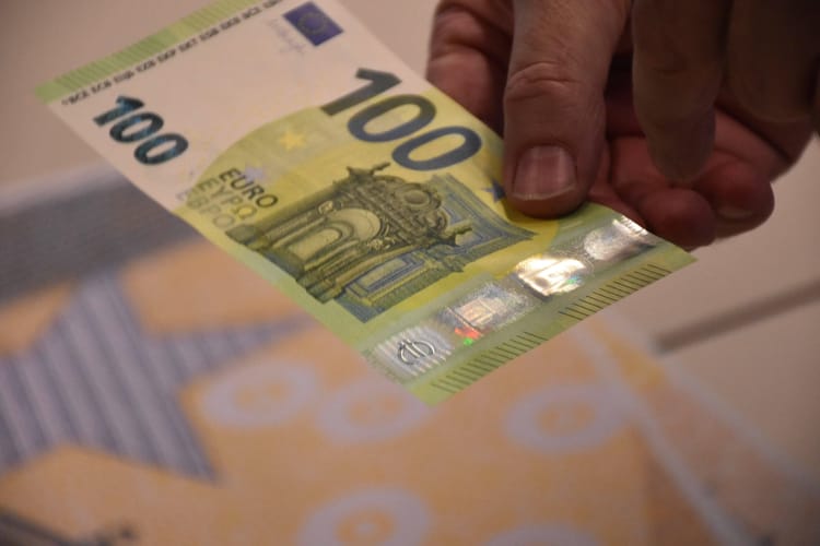 ECB Unveils New 100 and 200 Euro Notes