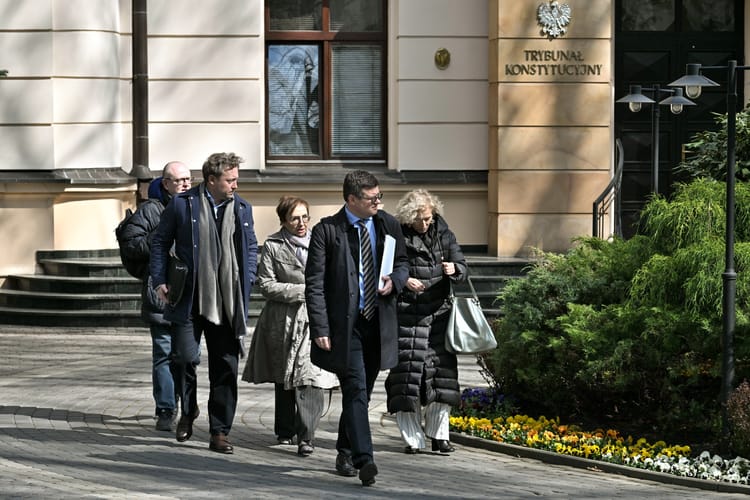 Czwórka nowych sędziów TK chce orzekać. Markiewicz: złożyliśmy pismo.