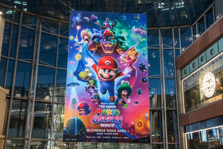 Plakat filmu Super Mario Galaxy.
