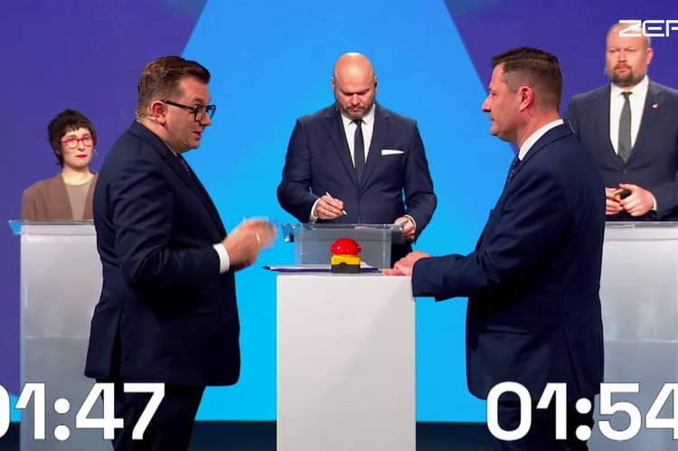 Jak politycy głosowali w sprawie e-Faktur? Sprawdzamy wypowiedzi polityków z Ligi Debat.