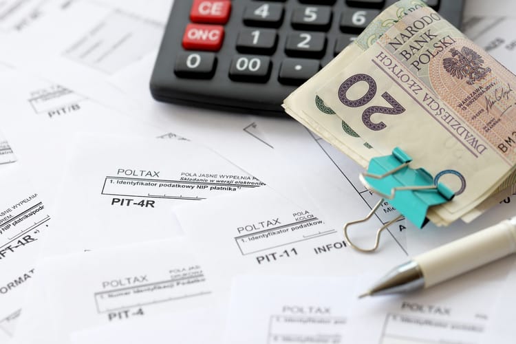 Polish,Zloty,Money,Pln,,Calculator,And,Pen,On,Big,Amount