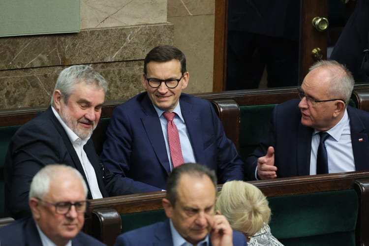 Kulisy wieczornej narady w PiS. Partia przeciw stowarzyszeniu Morawieckiego.