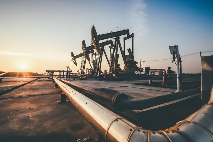 Ceny ropy lekko spadają na światowych rynkach