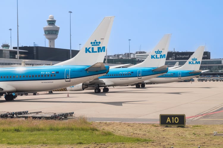 Holenderskie linie lotnicze KLM poinformowały w czwartek, że odwołają 160 lotów w Europie w nadchodzącym miesiącu z powodu rosnących cen paliwa