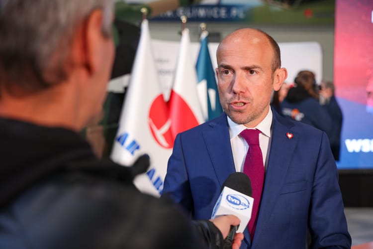 Borys Budka atakuje Karola Nawrockiego za obarczanie rządu winą za sytuację na rynku kryptowalut.