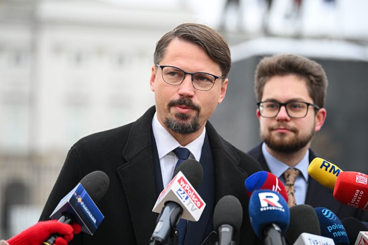 Zbiórka na mieszkańców Strefy Gazy. Na co przeznaczy pieniądze fundacja Grzegorza Płaczka z Konfederacji?