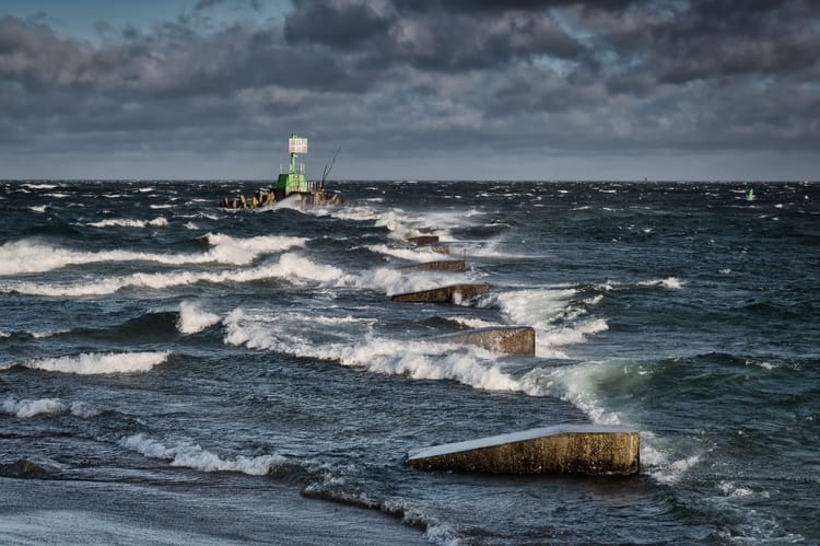 Windy,Day,At,Wintery,Beach,By,The,Baltic,Sea,In