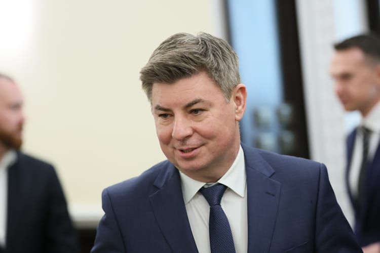 Politycy korzystają ze sztucznej inteligencji do tworzenia fałszywych obrazów.