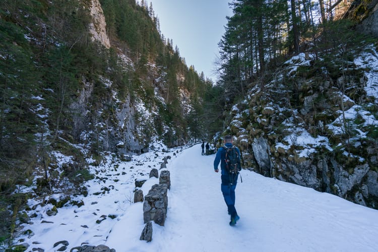 Lodowa ścieżka w dolinie Kościeliskiej.