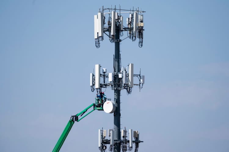 stacja-bazowa-nadajnik-antena-1