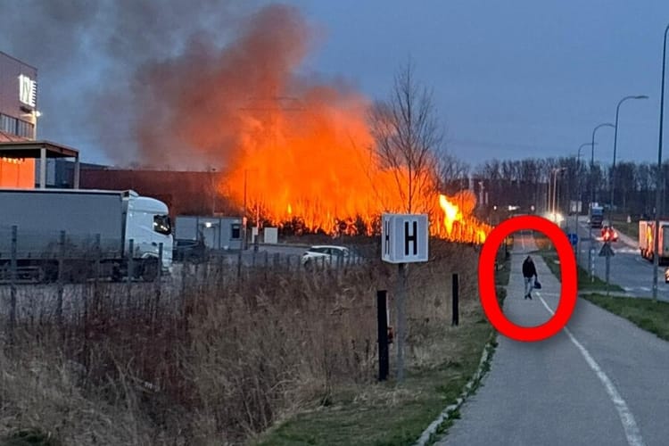 Policjanci z Zabrza poszukują mężczyzny, który podpalił pod koniec marca nieużytki.