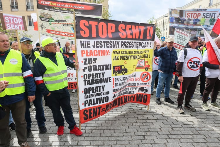 manifestacja przedsiębiorców przeciwko systemowi SENT