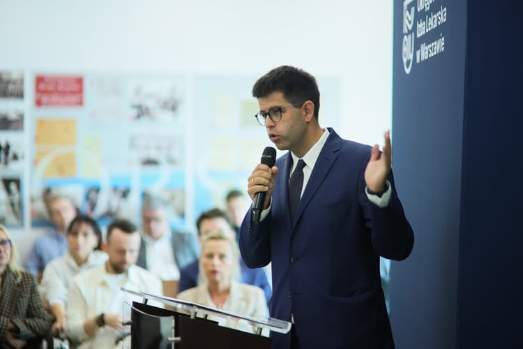 Ile zarabia prezes Naczelnej Rady Lekarskiej Łukasz Jankowski? NRL nie chce zdradzić.