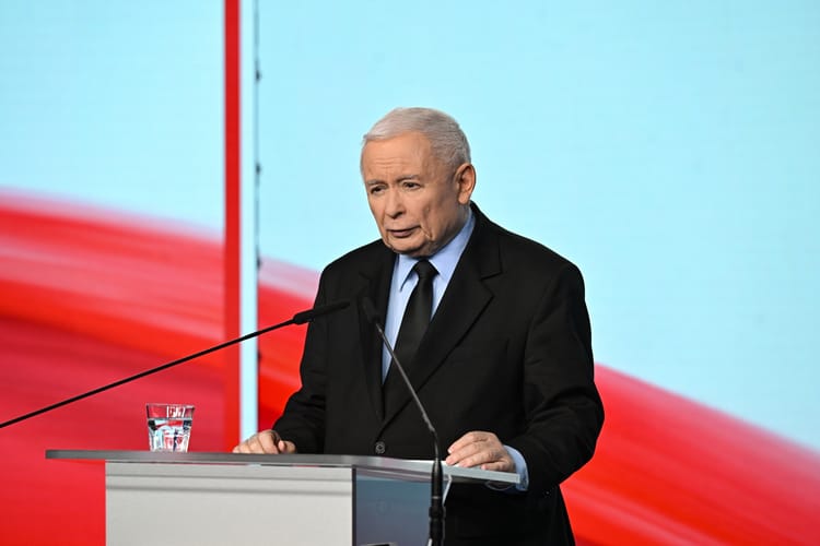 Policja dostała fałszywe zawiadomienie o podejrzanym ładunku w ogrodzie Jarosława Kaczyńskiego.