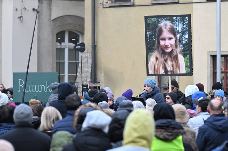Zabójstwo 11-latki przez 12-latkę w Jeleniej Górze. Informacje o zaniedbaniach policji.